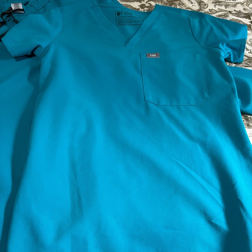 Figs top and bottom scrub teal blue